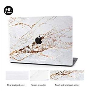 Marbled white and gold Mac book laptop case. NEW
